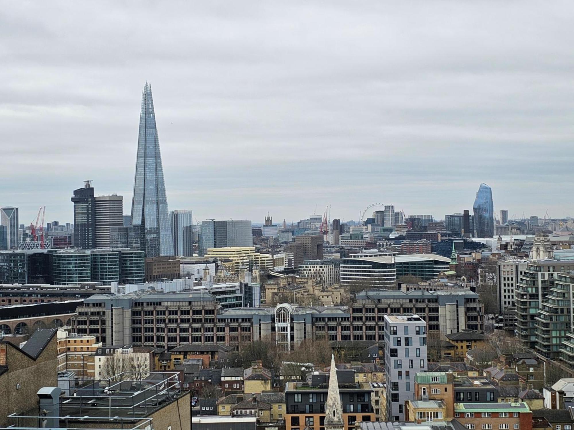 Near Towerbridge * Londra
